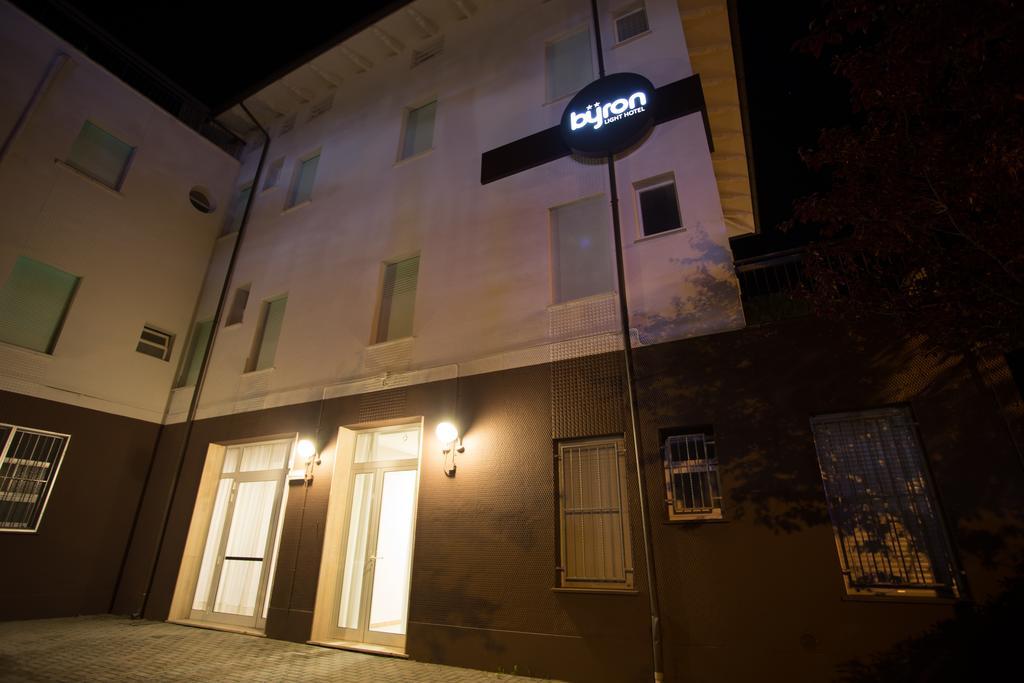 Hotel Byron Solo Per Giovani Riccione Exterior photo