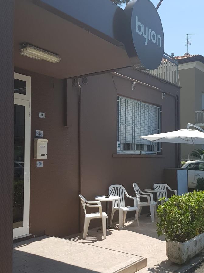 Hotel Byron Solo Per Giovani Riccione Exterior photo