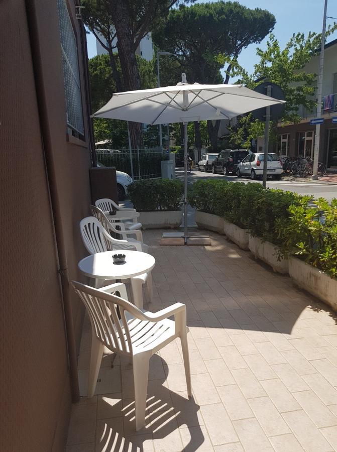 Hotel Byron Solo Per Giovani Riccione Exterior photo